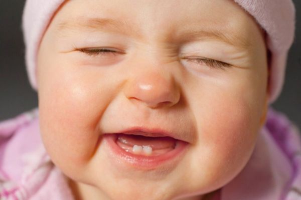 be-7-thang-moc-rang-cua-duoi-dang-yeu